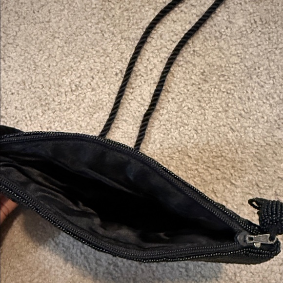 Finesse Vintage Elegant Black and Gold Beaded Shell Crossbody - Picture 3 of 8